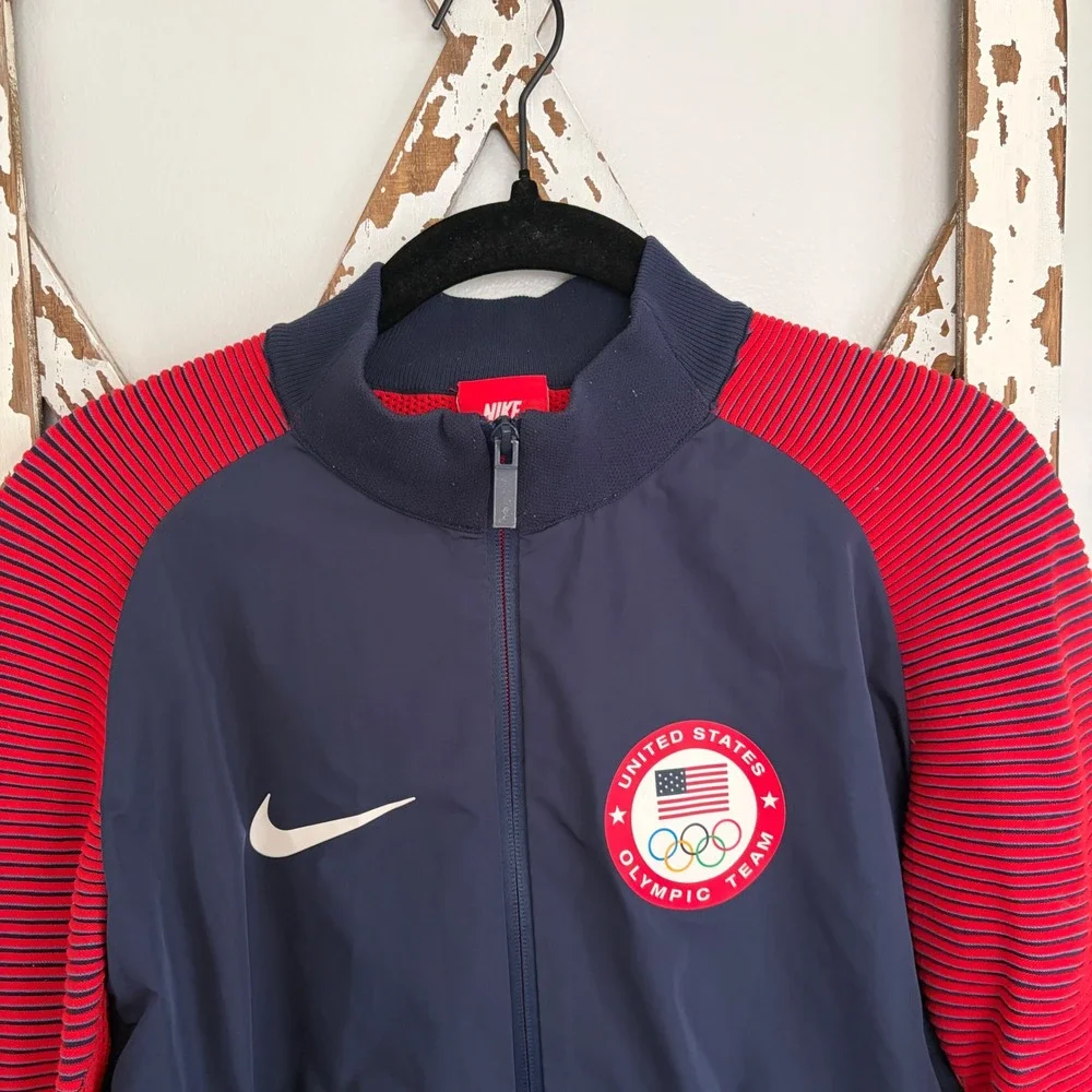 Nike Sportswear Dynamic Reveal Team USA Jacket 2016 Woman's‎ Size Medium